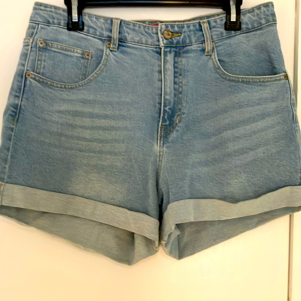 UNIONBAY Jean Shorts with Rolled Hem. Mom Fit.